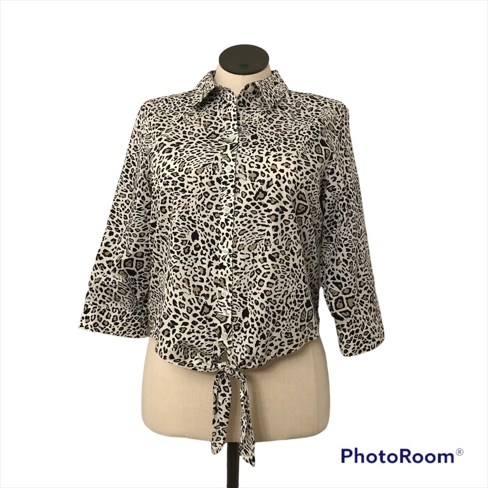 Chico's Top Animal Print Sz 1 Knot Tie Front Button Shirt Wrinkle Resistant